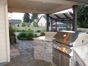 outdoor kitchen- outdoor living- hardscapes